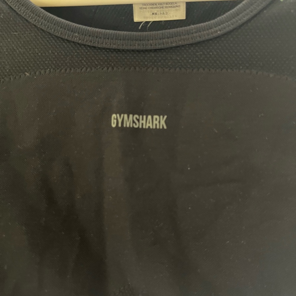 Black crop top sports wear.